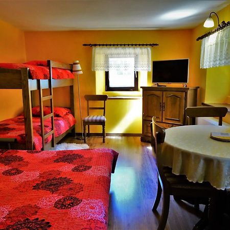 Apartmaji Pr-Gujlu Sela Nad Podmelcem 5220 Tolmin Podmelec Buitenkant foto